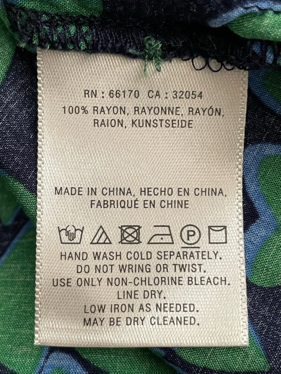 CONVERSATIONS BY ANTHROPOLOGIE - Navy & Green Heart Print Button Front Blouse - Picture 7 of 10